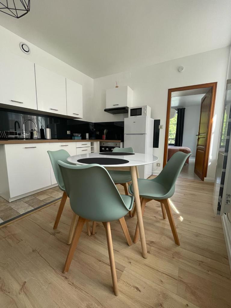 Appartement Le Petit Charcot Charleville-Mézières Kültér fotó